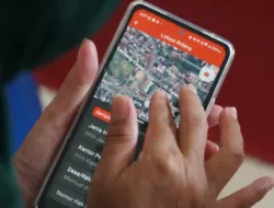 Warga menggunakan aplikasi Sentuh Tanahku di Kantah Yogyakarta