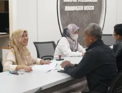 Warga mengurus sertipikat tanah melalui layanan PELATARAN di Kantah Bogor