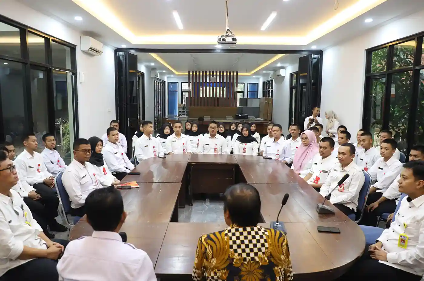 Taruna STPN melakukan pemetaan digital bidang tanah di Kabupaten Batang