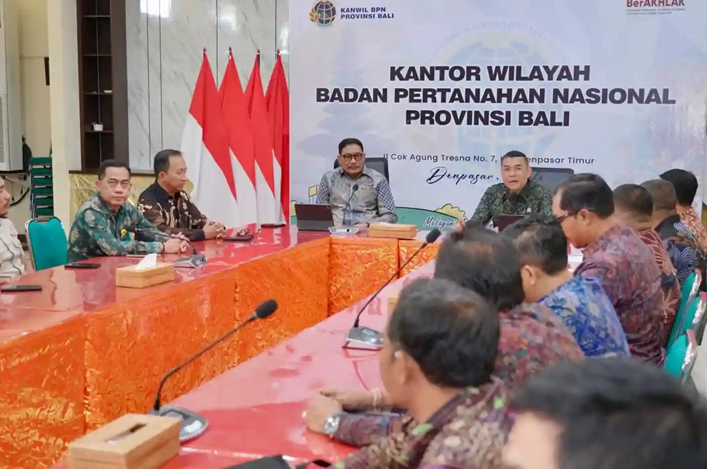 Wamen ATR Ossy Dermawan saat kunjungan ke Kanwil BPN Bali