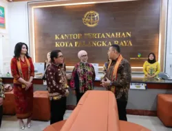 Wamen ATR Ossy Dermawan meninjau layanan pertanahan Palangkaraya