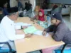 Warga mengurus sertipikat elektronik di Kantor Pertanahan Kabupaten Tangerang