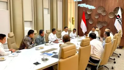 Presiden Prabowo memimpin rapat terbatas kabinet percepatan program nasional