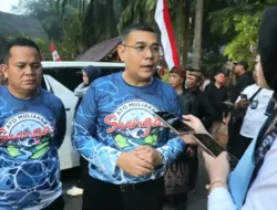 gerakan muliakan sungai bersama wamen ossy di sungai ciliwung