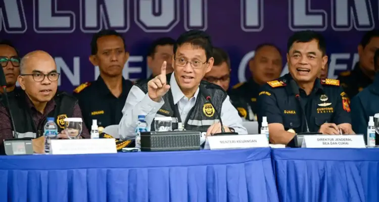 pakaian bekas impor ilegal disita bea cukai di tanjung priok