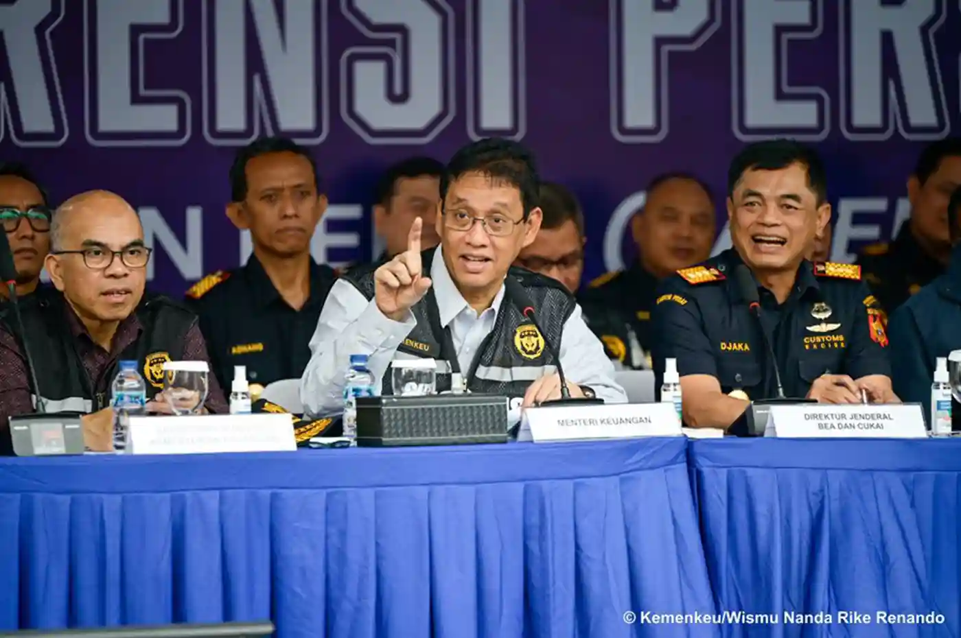pakaian bekas impor ilegal disita bea cukai di tanjung priok