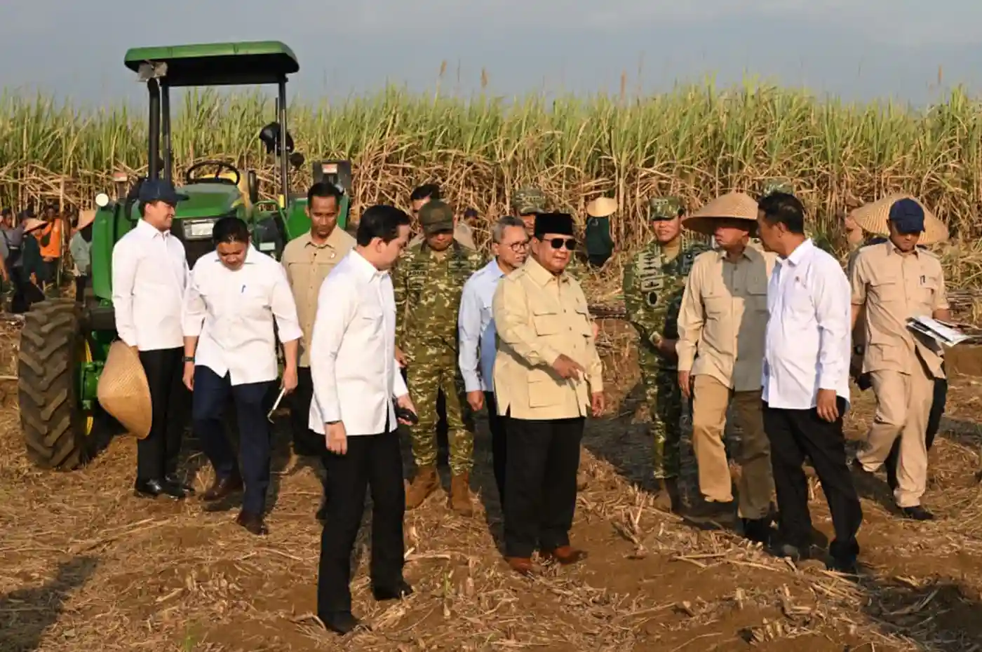 menteri nusron dampingi presiden prabowo panen raya di malang