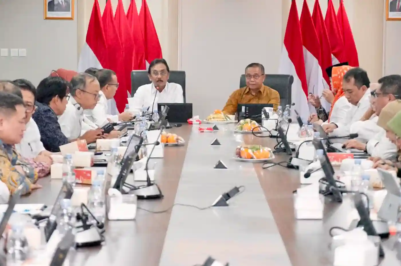 sekjen atrbpn pimpin evaluasi semester dua untuk target kinerja 2026