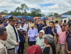menkeu purbaya meninjau dampak gempa ntt
