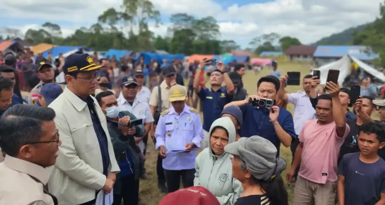 menkeu purbaya meninjau dampak gempa ntt