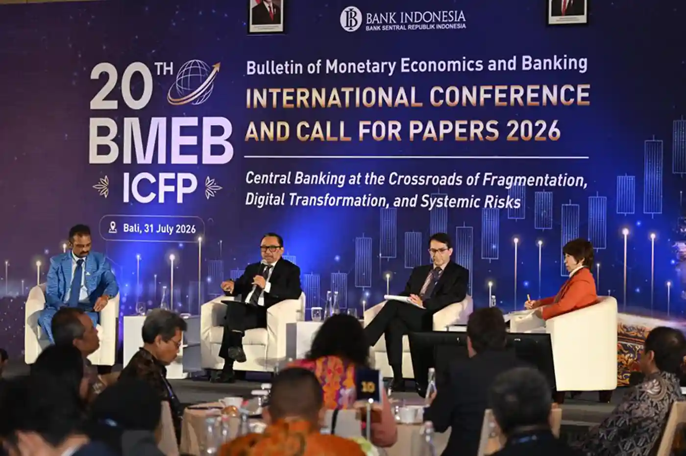 suasana diskusi panel dalam konferensi internasional bmeb di bali membahas ketahanan ekonomi