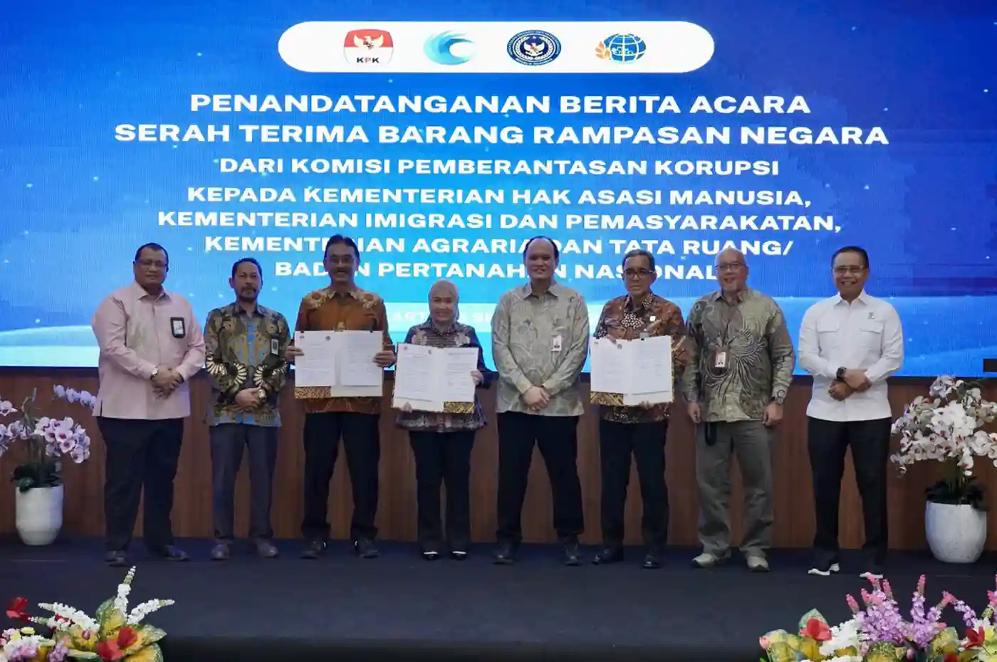 serah terima sertifikat barang rampasan negara oleh direktur labuksi kpk kepada sekjen kementerian atr bpn