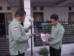petugas atr bpn melakukan pengukuran terjadwal untuk sertipikasi tanah
