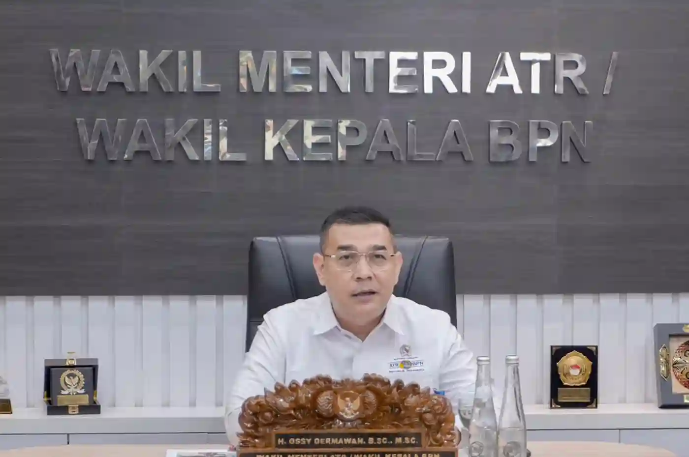 wamen atr waka bpn ossy dermawan memberikan sambutan pada seminar nasional mappi secara daring